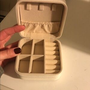 New Cream Jewelry Travel Organizer Case - Compact Women's Accessory